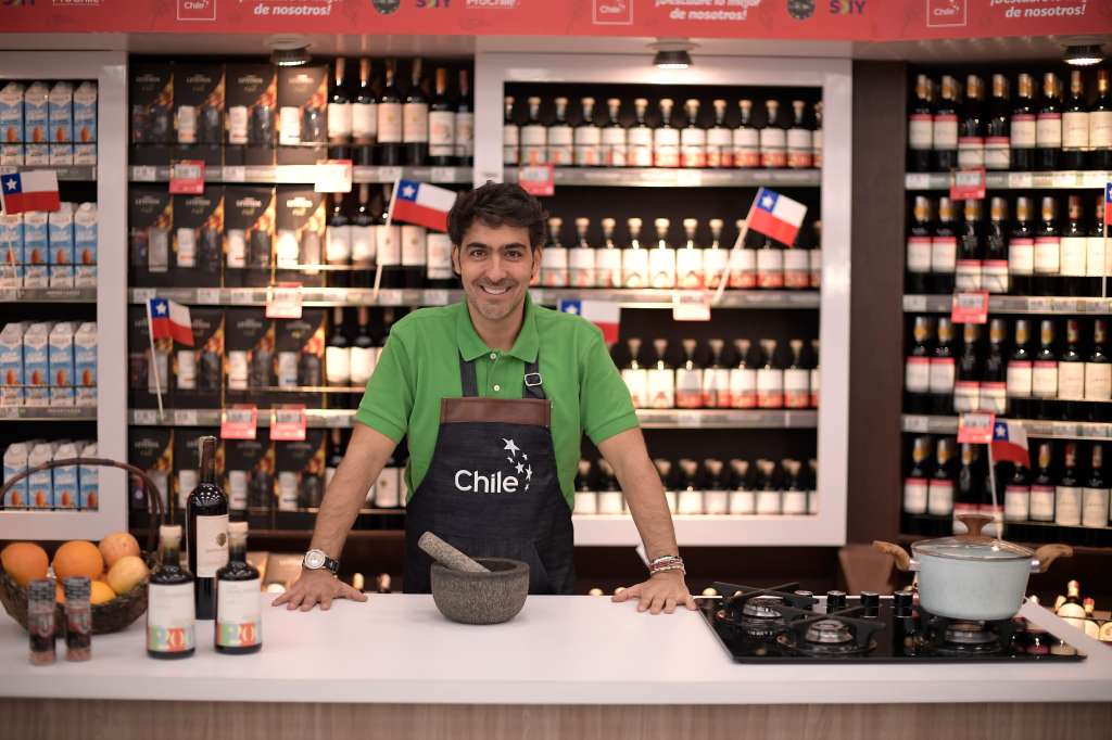 Chef, presentador de televisión y empresario gastronómico chileno.