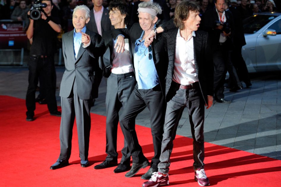 Los miembros de The Rolling Stones de izqa a dcha: Charlie Watts, Ronnie Wood, Keith Richards y Mick Jagger a su llegada al estreno del documental de la banda 'Crossfire Hurricane' durante la 56ª edición del festival de Londres.