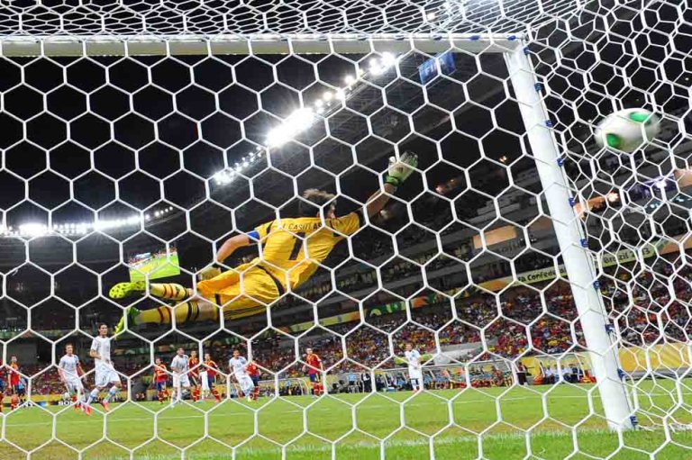 Iker Casillas, titular con España desde hace 13 años