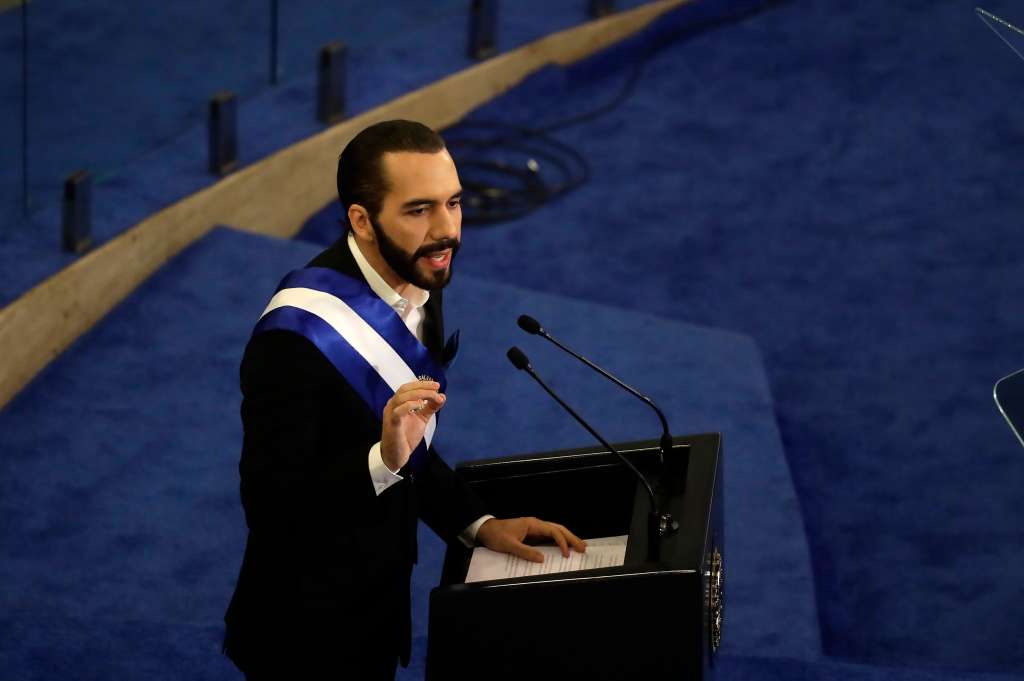 AME3514. SAN SALVADOR (EL SALVADOR), 01/06/2023.- El presidente de El Salvador, Nayib Bukele, habla hoy ante el Congreso durante una sesión por su cuarto año de Gobierno, en San Salvador (El Salvador). EFE/Rodrigo Sura