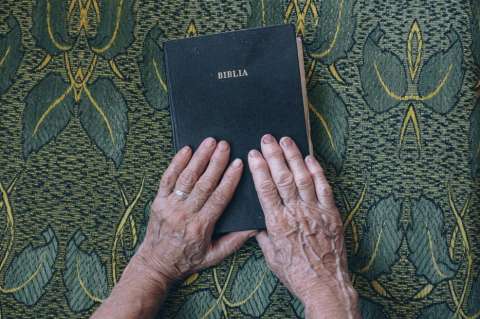 Cambios religiosos preceden a los cambios económicos de una nación
