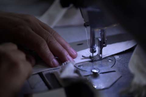 Manufactura repunta, pero Gobierno abre frente: disputa por aranceles a hilos importados