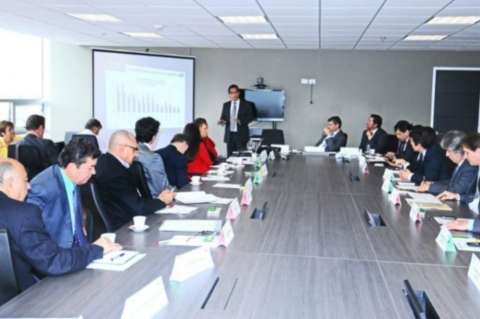 Comienza puja por el alza del salario mínimo para 2013