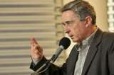 Farc amenazan a colombianos para que voten por Santos: Uribe