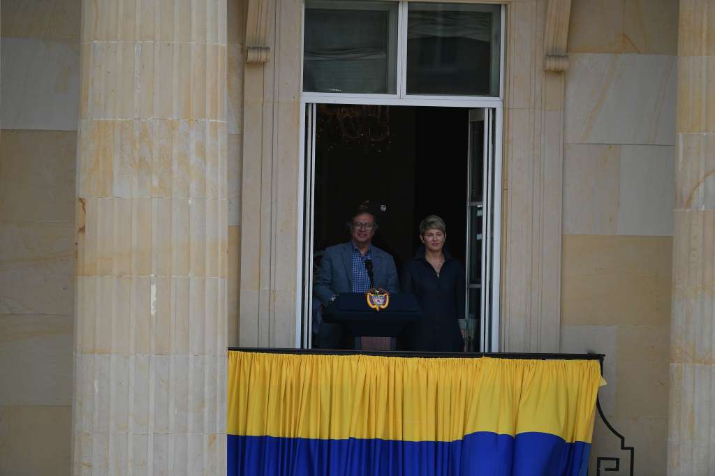 Presidente de Colombia con la primera dama Verónica Alcocer, balconazo 1º de Mayo 2023.
