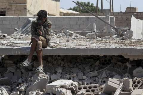 Escalada de ataques en Idlib genera nuevamente miles de desplazados sirios