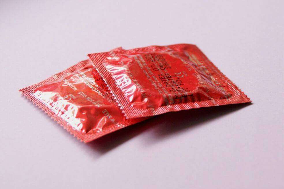 5 errores comunes al usar condón ¡Prioriza un sexo seguro!