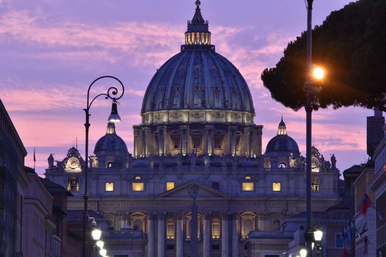 Situado en el corazón de Roma se encuentra el Vaticano, el Estado soberano más pequeño del mundo.