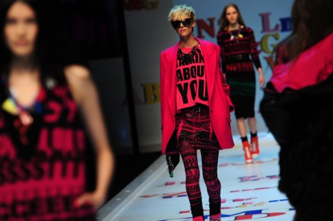 Dolce & Gabbana imprime el estilo "pop" en Milán