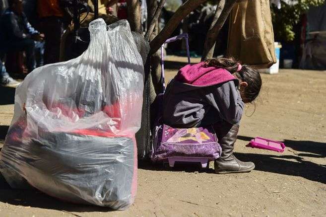 Niño migrante en Perú.