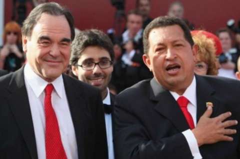 Oliver Stone no prepara "nueva película" sobre Chávez