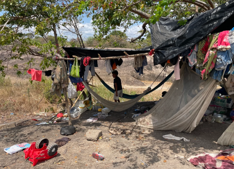 Albergue improvisado en Vichada, donde permanecen venezolanos que resultaron desplazados por el conflicto entre el Eln y las disidencias Farc.