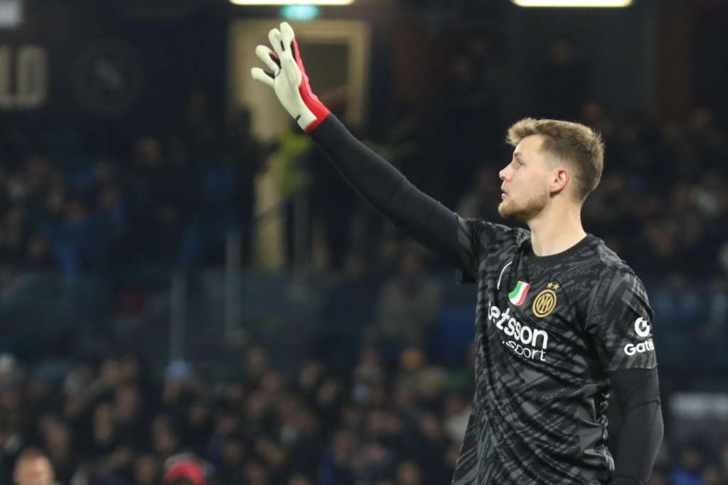 NAPLES (Italy), 01/03/2025.- Inter’s goalkeeper Josep Martinez in action during the Italian Serie A soccer match SSC Napoli vs Inter FC at Diego Armando Maradona stadium in Naples, Italy, 01 March 2025. (Italia, Nápoles) EFE/EPA/CESARE ABBATE