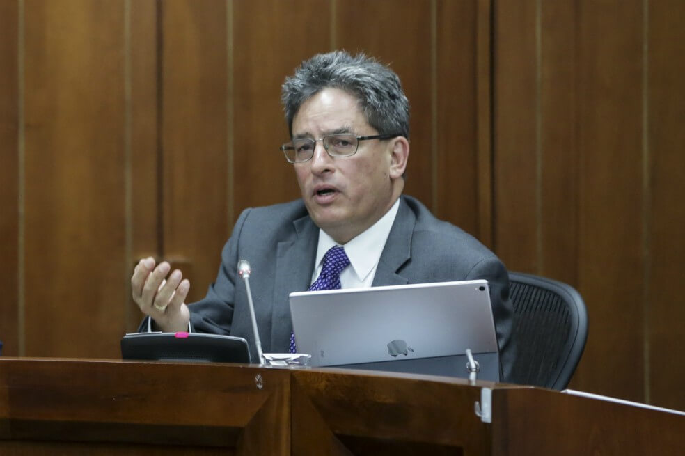 El ministro de Hacienda, Alberto Carrasquilla, no descarta que pasando la incertidumbre por la pandemia del coronavirus se tenga que echar mano de una reforma tributaria. / Cortesía