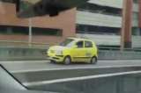 Taxista que dio reversa en puente ofreció disculpas