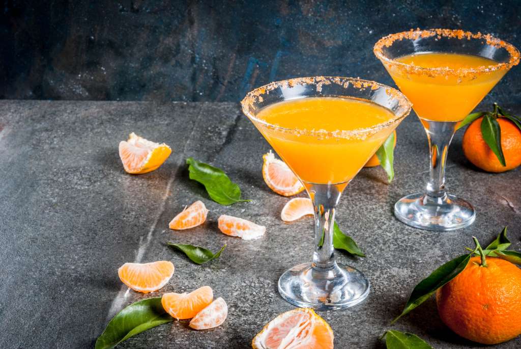 Así se prepara el cóctel de vodka con mandarina
