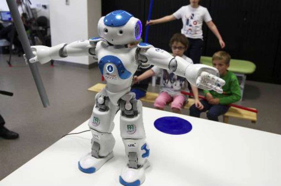 Un robot humanoide que se utiliza para el cuidado interactivo de los pacientes en el hospital de la Universidad de Gent