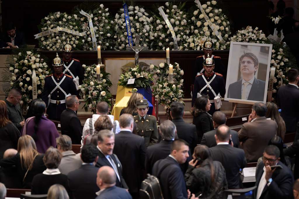 Homenaje al senador y precandidato presidencial Miguel Uribe Turbay en el salón Elíptico del Capitolio Nacional, sede del Congreso de la República.