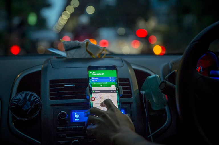 Tarifa dinámica para taxis, el nuevo proyecto que busca regular plataformas digitales