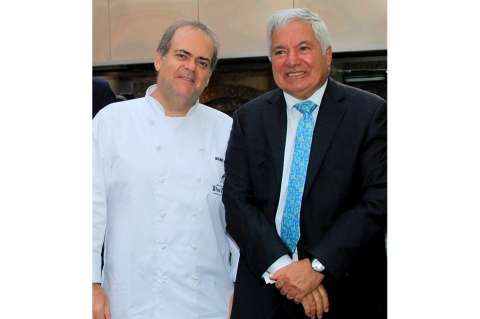 Encuentro de grandes empresarios y amigos en Harry Sasson