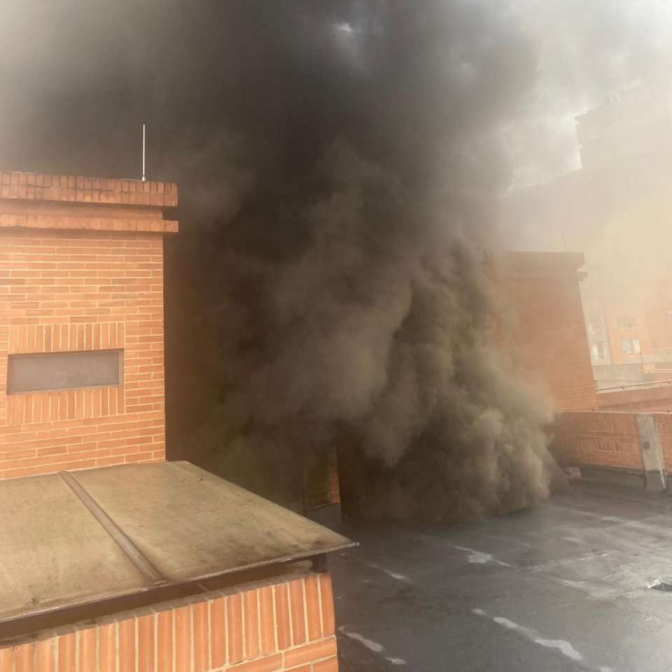 Hacia las 10:00 de la mañana, el incendio ya estaba 100 % controlado.