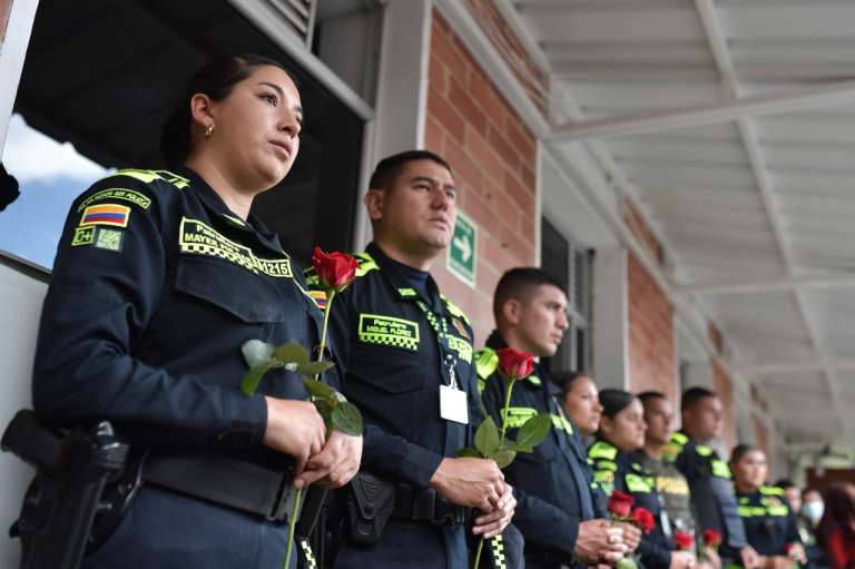 El asesinato fue parte de una operación de rescate del detenido, en la que participaron tres criminales (aparte de Torres) le robaron el arma de dotación al policía Beltrán y con esa misma le dispararon, según versiones preliminares.