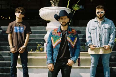 “Aquí andamos”, el tema que Mando le dedica a los buenos momentos con los amigos