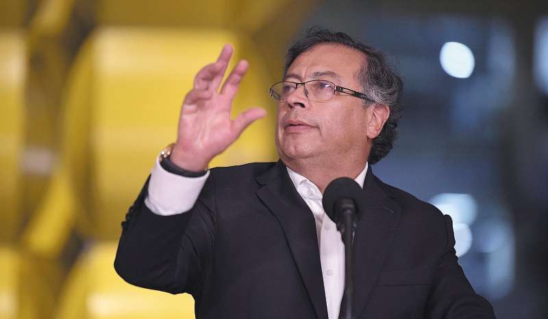 En la tarde del 18 de abril, el Consejo de Estado dio a conocer su decisión de prohibir la transmisión de los consejos de ministros por televisión privada. 