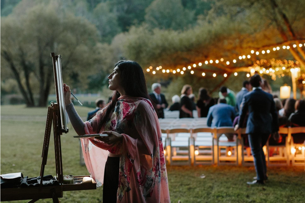 La artista ha pintado cerca de 600 bodas y afirma que un retrato pintado es lo más cercano que el ser humano estará a ver cómo lo ve alguien más.