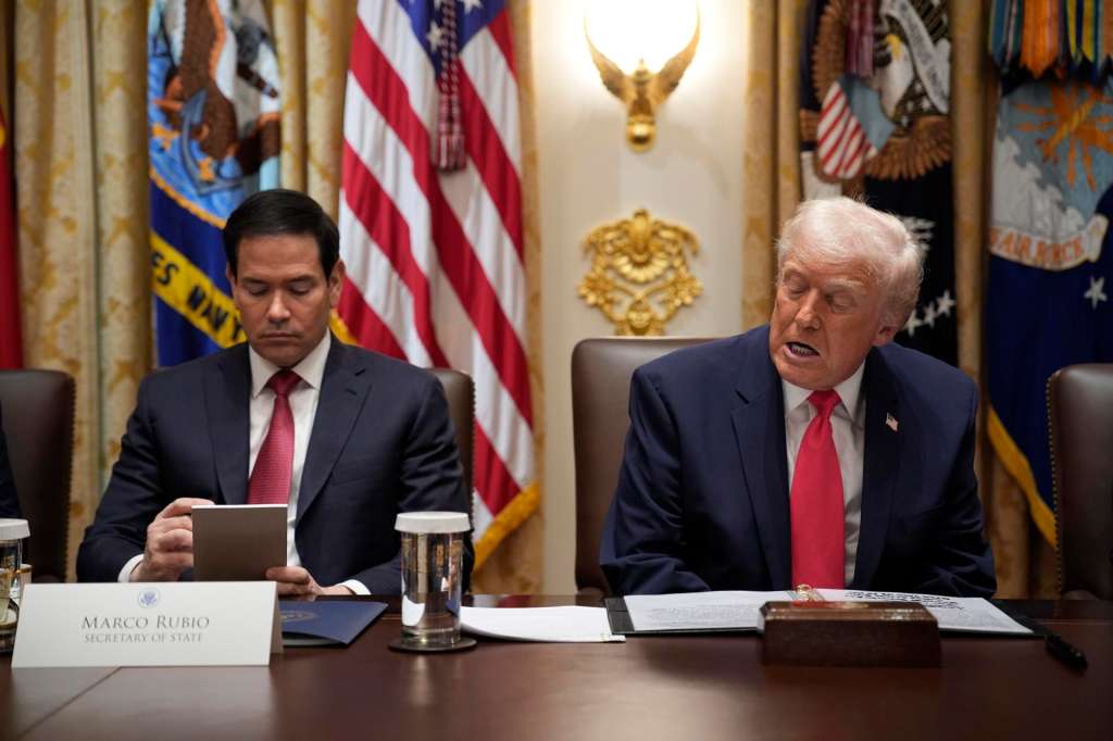 Washington (United States of America), 02/12/2025.- US President Donald J. Trump (R) makes his opening remarks as he holds a meeting with his cabinet in the Cabinet Room of the White House in Washington, DC, USA, 02 December 2025, in the presence of US Secretary of State Marco Rubio. EFE/EPA/YURI GRIPAS / POOL