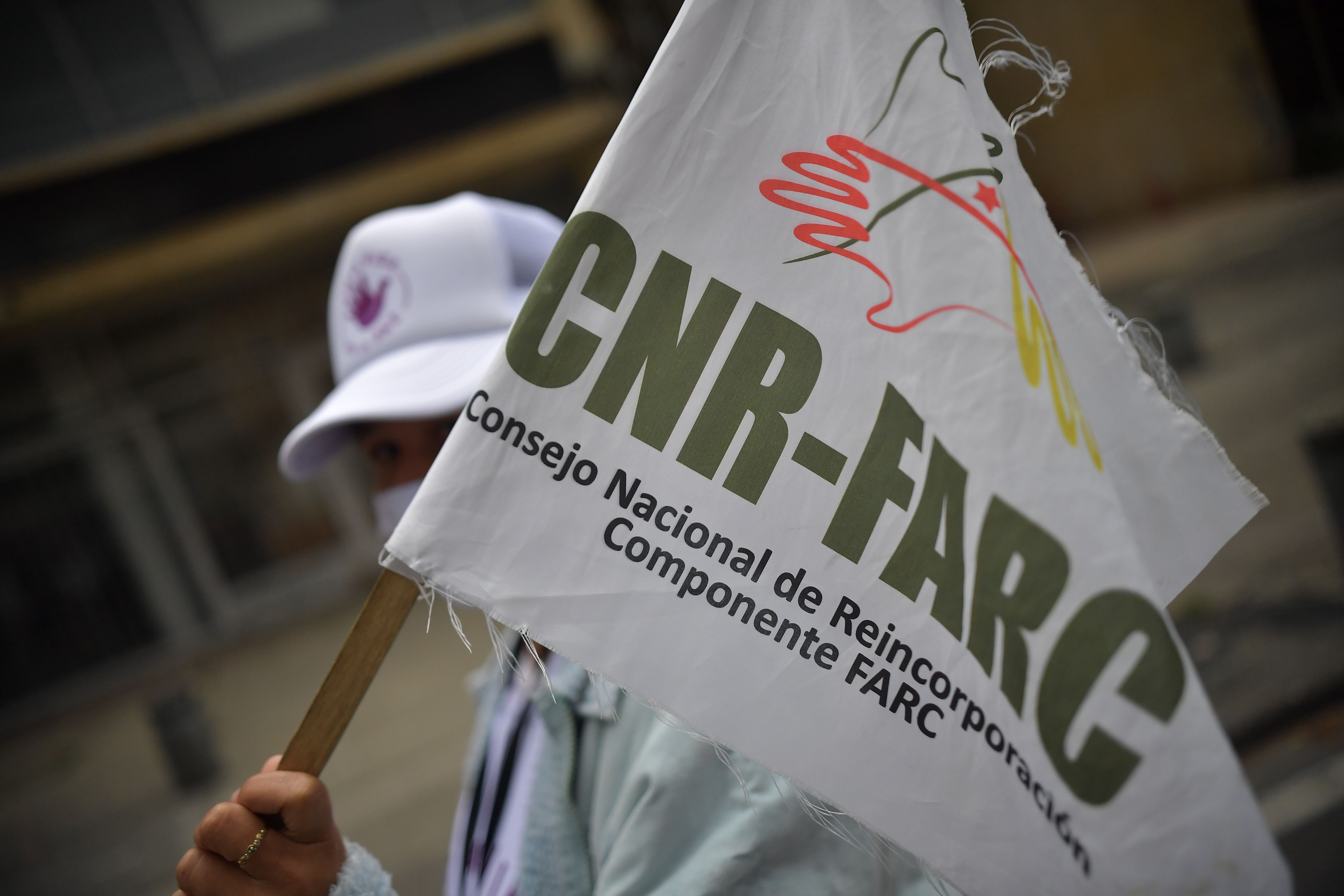 Marcha de excombatientes en la denominada peregrinación por la vida y la paz que llego a la Plaza de Bolivar de Bogotá para rechazar asesinatos en su contra