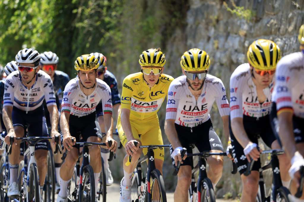 Nice (France), 20/07/2024.- Yellow jersey Slovenian rider Tadej Pogacar of UAE Team Emirates in action during the 20th stage of the 2024 Tour de France cycling race over 132km from Nice to Col de la Couillole, France, 20 July 2024. (Ciclismo, Francia, Eslovenia, Niza) EFE/EPA/GUILLAUME HORCAJUELO