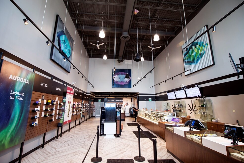 Panorámica de la tienda de productos de cannabis Nova, uno de los múltiples negocios que han surgido tras la legalización del uso recreativo de la marihuana en 2018. / EFE