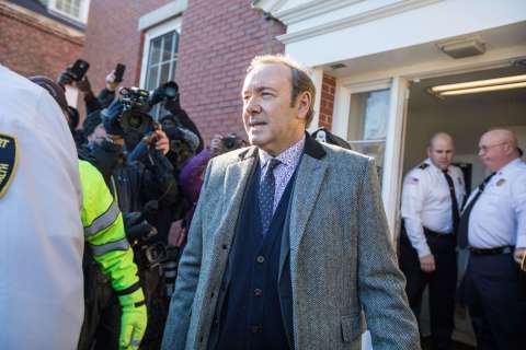 Joven retira cargos contra Kevin Spacey por agresión sexual