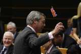 La Eurocámara da el último sello al brexit y los británicos se despiden entre lágrimas