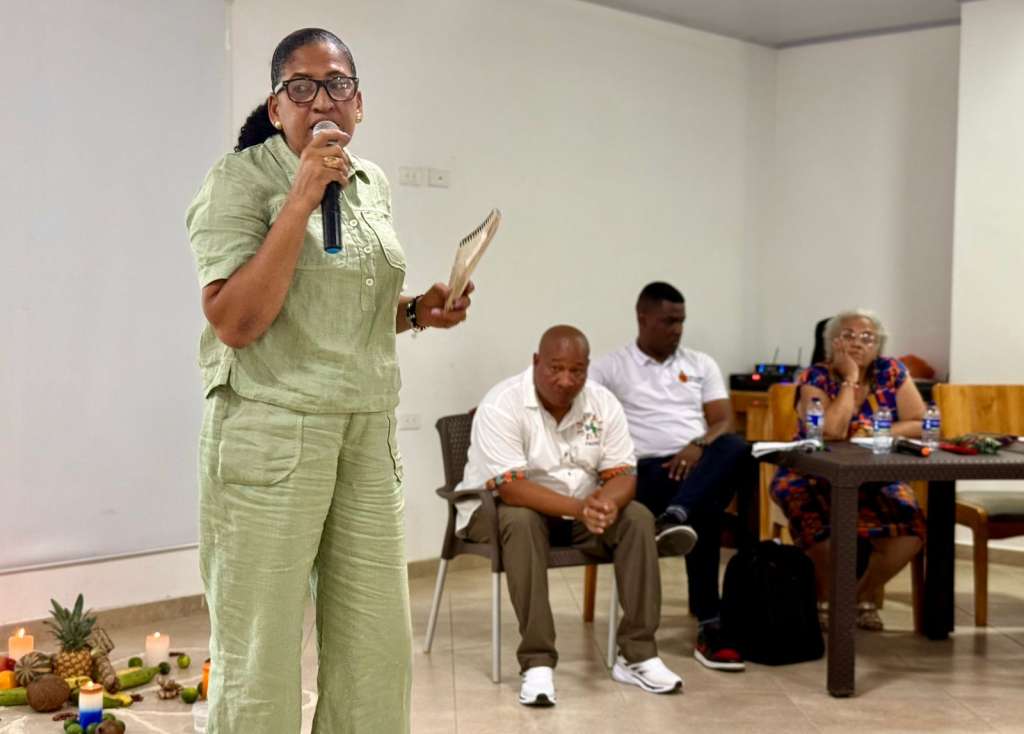 La lideresa Elizabeth Moreno, conocida como Chava, durante la mesa humanitaria en Belén de Bajirá.
