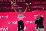 A pesar de su caída, Tadej Pogacar ganó la etapa 2 del Giro y es nuevo líder