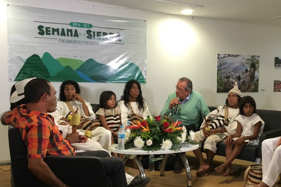 Indígenas de la Sierra Nevada comparten sus conocimientos. / The Amazon Conservation Team