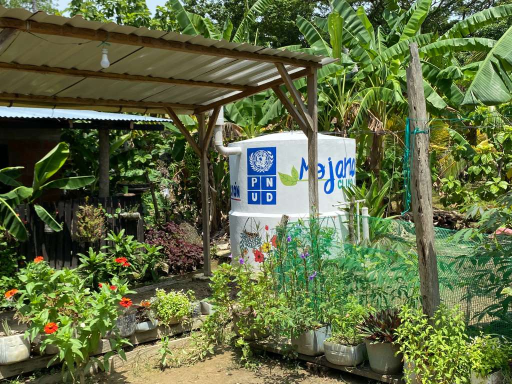 Con la iniciativa Mojana Clima y Vida, en el marco de “Agua al Límite”, estrategia del PNUD para la gestión sostenible del agua y la adaptación al cambio climático, las comunidades impulsan soluciones basadas en la naturaleza para garantizar el acceso seguro y sostenible al recurso hídrico.