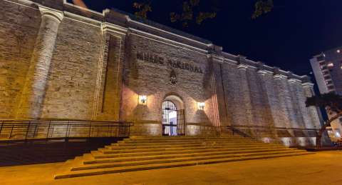 La noche de los museos: historias trazadas en los muros