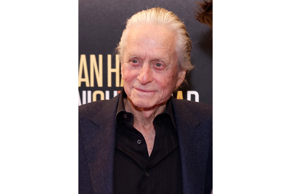 Michael Douglas en el estreno de "Buenas noches, Oscar" de Broadway en el Teatro Belasco el 24 de abril de 2023 en la ciudad de Nueva York.