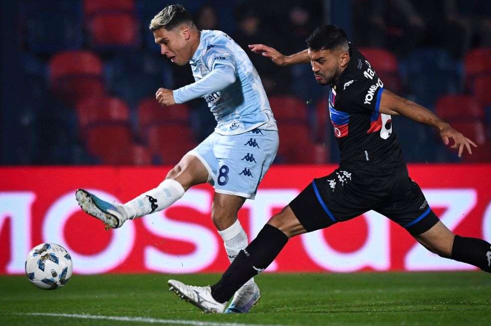 Quintero marca su primer gol con Racing.