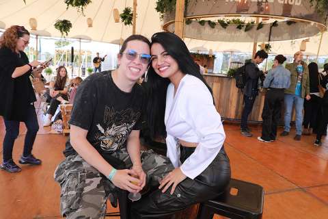 El comediante Camilo Sánchez presentó a su segunda novia: así es su poliamor