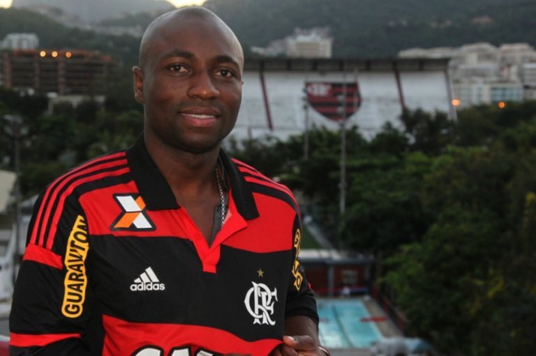 Pablo Armero: «Me gusta alegrar a la gente con mi fútbol»