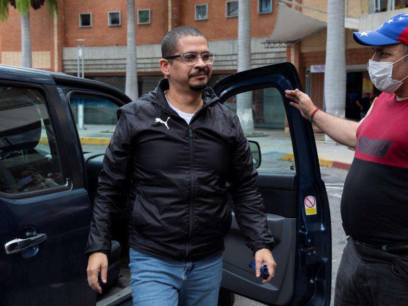 El periodista Nicmer Evans, tras ser liberado en Caracas Venezuela, la semana pasada gracias a un indulto de Nicolás Maduro. 