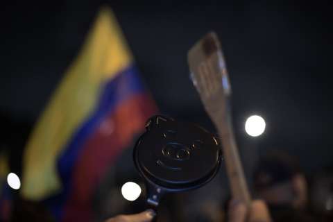 Cacerolazo contra la reforma tributaria: así se manifestaron los colombianos desde sus casas