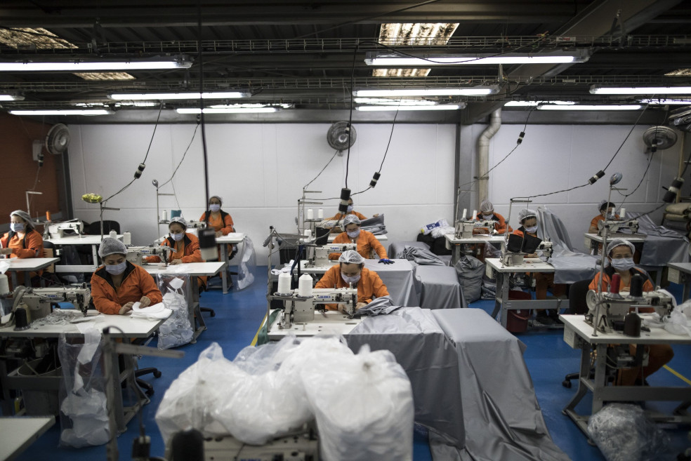 Las empresas y sus proveedores.
