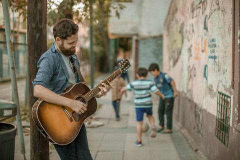 Passenger, el artista que aún se sorprende al ser aplaudido por su público