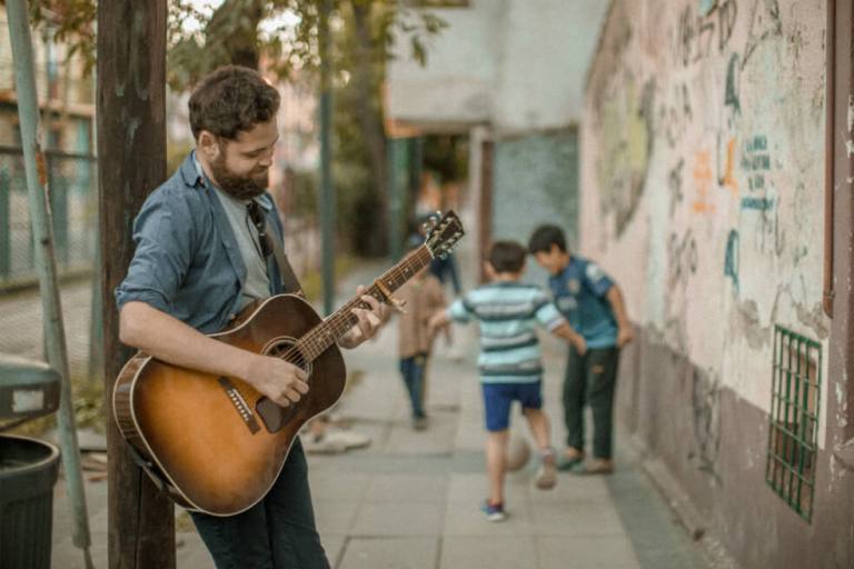 Passenger, el artista que aún se sorprende al ser aplaudido por su público