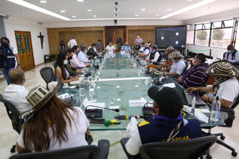La minga en Medellín se reúne con el gobernador